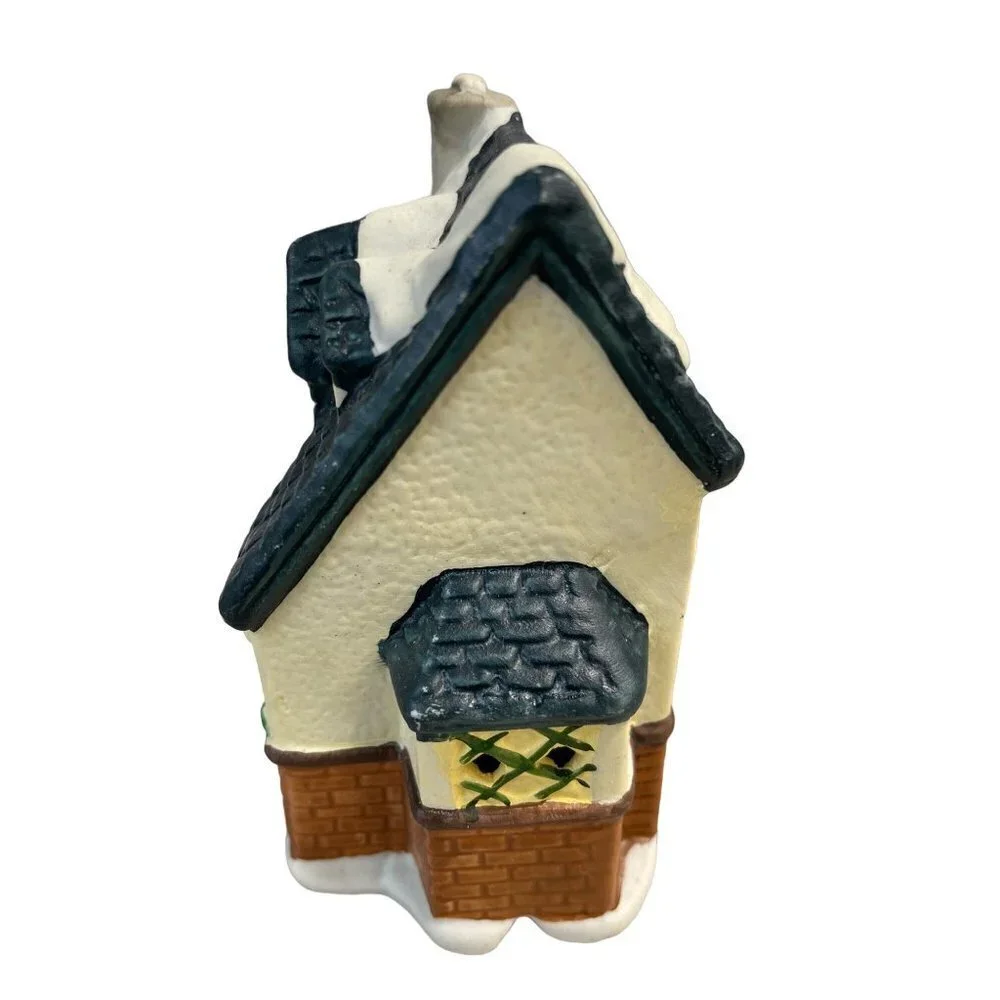 Miniature Christmas Holiday Village Shop Ceramic Grocery‎